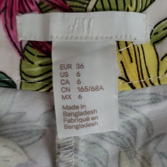 H&M TROPIC FLORAL SHORTS - Picture 3 of 3